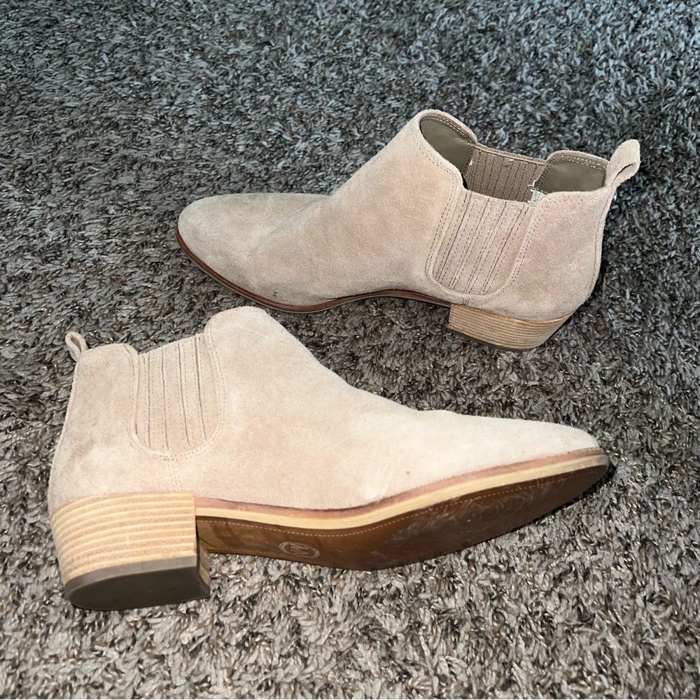 Michael Kors Thea Chelsea Ankle Booties Tan 8.5